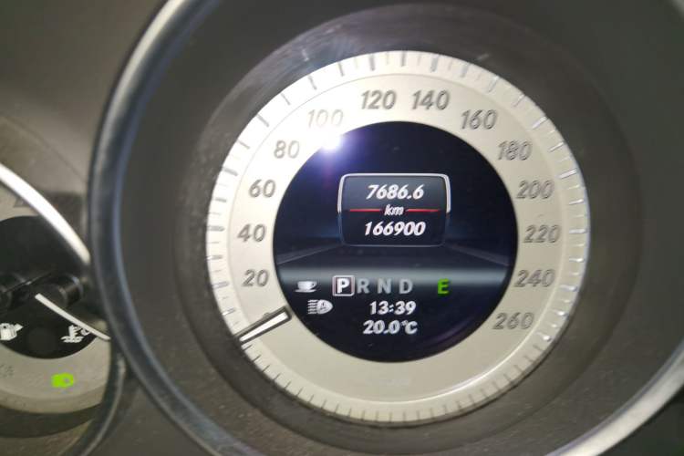Used Mercedes-Benz C-Class 2011 C 300 Fashion Model Odometer Close Up