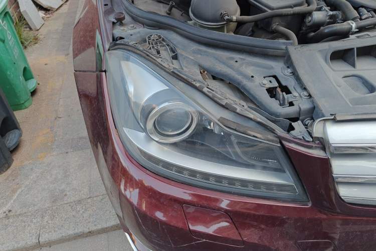 Used Mercedes-Benz C-Class 2011 C 200 CGI Fashion Model Right Front Headlight