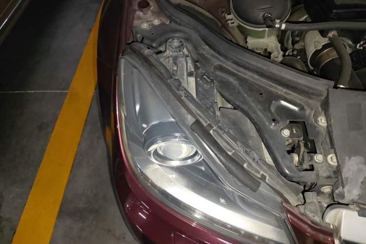 Used Mercedes-Benz C-Class 2011 C 200 CGI Fashion Model Right Front Headlight