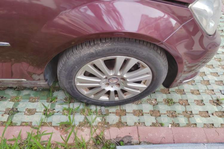 Used Mercedes-Benz C-Class 2011 C 200 CGI Elegant Model Right Front Wheel Hub