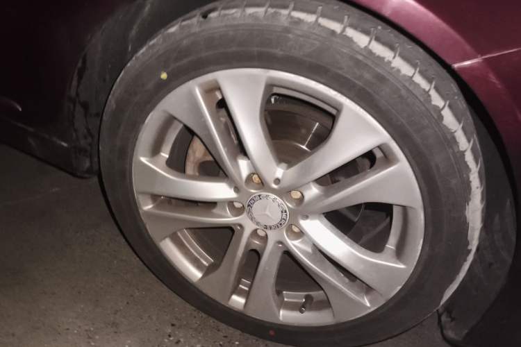 Used Mercedes-Benz C-Class 2011 C 200 CGI Fashion Model Right Front Wheel Hub
