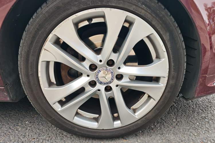 Used Mercedes-Benz C-Class 2011 C 200 CGI Fashion Model Right Front Wheel Hub