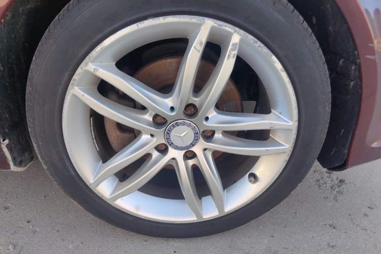Used Mercedes-Benz C-Class 2011 C 300 Fashion Model Right Front Wheel Hub