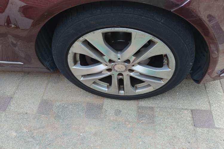 Used Mercedes-Benz C-Class 2011 C 200 CGI Fashion Model Right Front Wheel Hub