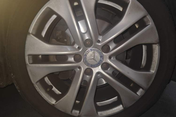 Used Mercedes-Benz C-Class 2011 C 200 CGI Fashion Model Right Front Wheel Hub