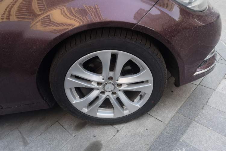Used Mercedes-Benz C-Class 2011 C 200 CGI Fashion Model Right Front Wheel Hub