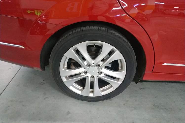 Used Mercedes-Benz C-Class 2011 C 200 Fashion Travel Edition Right Rear Wheel Hub