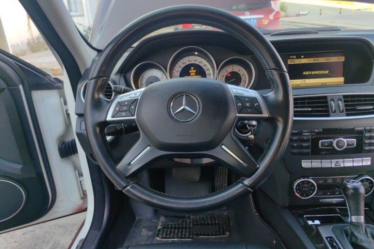 Used Mercedes-Benz C-Class 2011 C 300 Fashion Model Steering Wheel