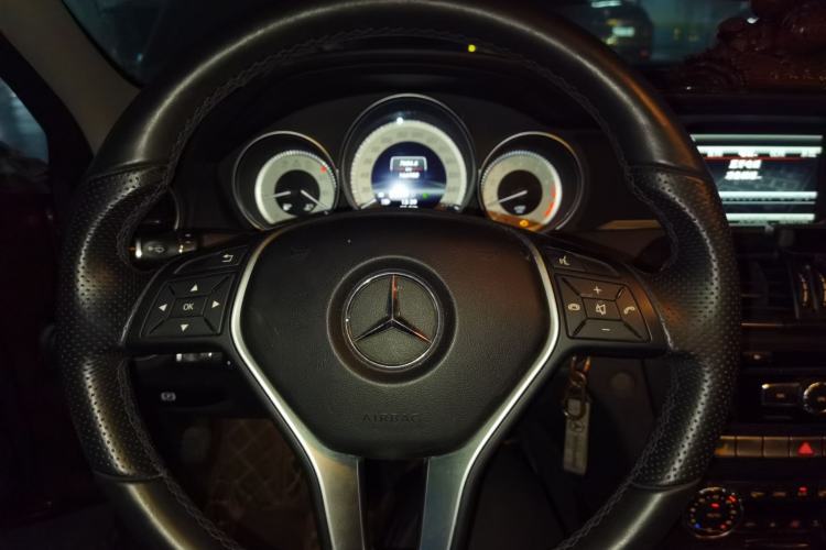 Used Mercedes-Benz C-Class 2011 C 300 Fashion Model Steering Wheel