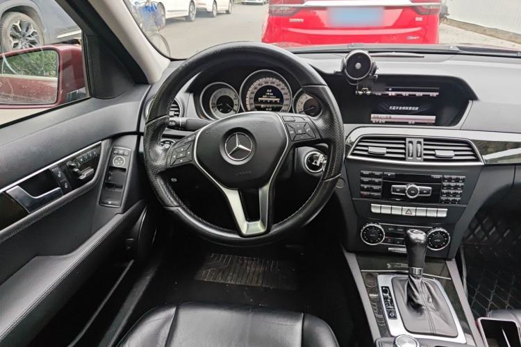 Used Mercedes-Benz C-Class 2011 C 300 Fashion Model Steering Wheel