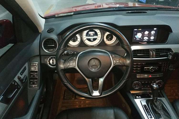 Used Mercedes-Benz C-Class 2011 C 200 Fashion Travel Edition Steering Wheel