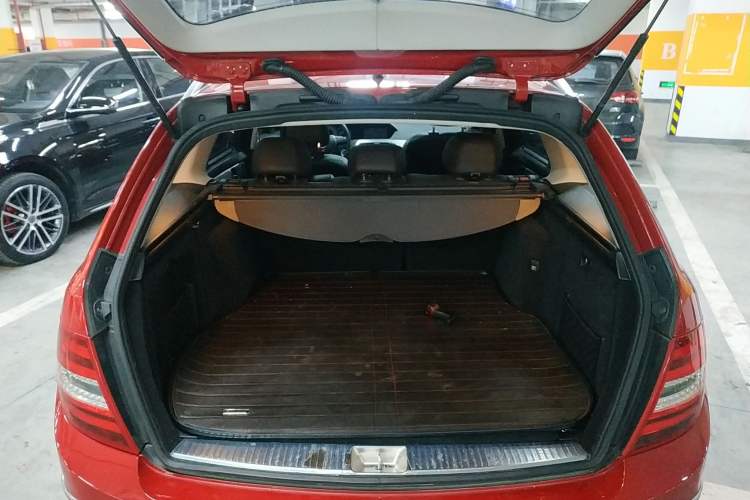 Used Mercedes-Benz C-Class 2011 C 200 Fashion Travel Edition Trunk