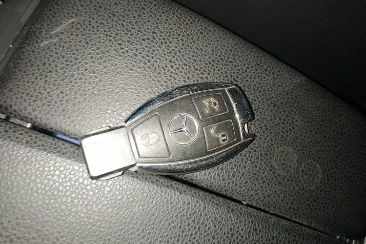 Used Mercedes-Benz C-Class 2011 C 200 Fashion Travel Edition Vehicle Key