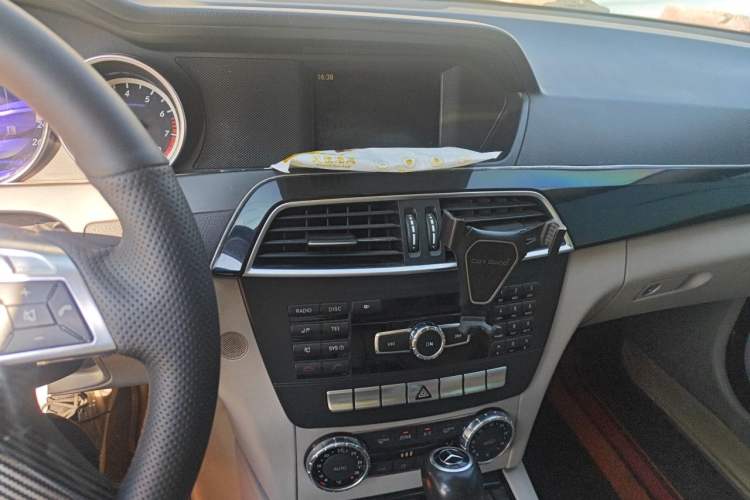 Used Mercedes-Benz C-Class 2011 C 180K Classic model Audio And AC Panel