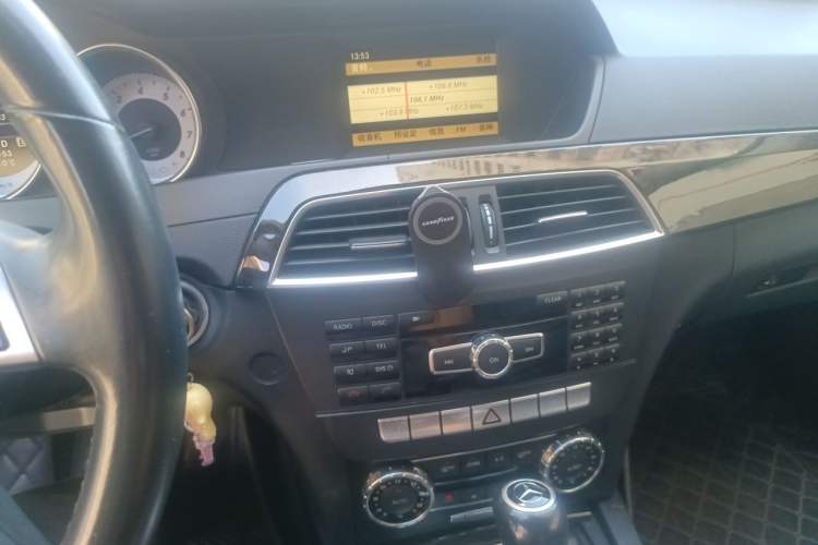 Used Mercedes-Benz C-Class 2011 C 200 CGI Fashion Model Audio And AC Panel