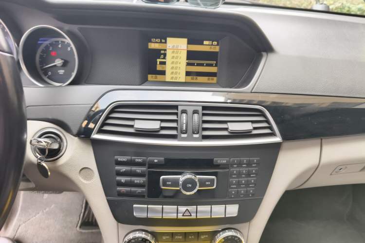 Used Mercedes-Benz C-Class 2011 C 180K Classic model Audio And AC Panel