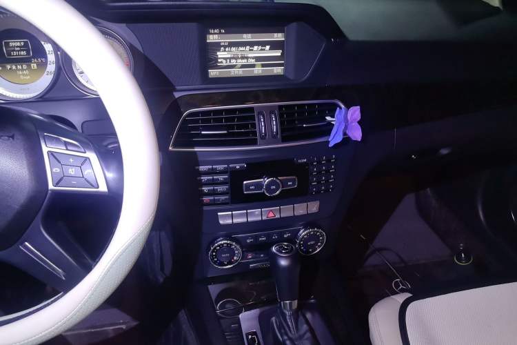 Used Mercedes-Benz C-Class 2011 C 200 CGI Fashion Model Audio And AC Panel