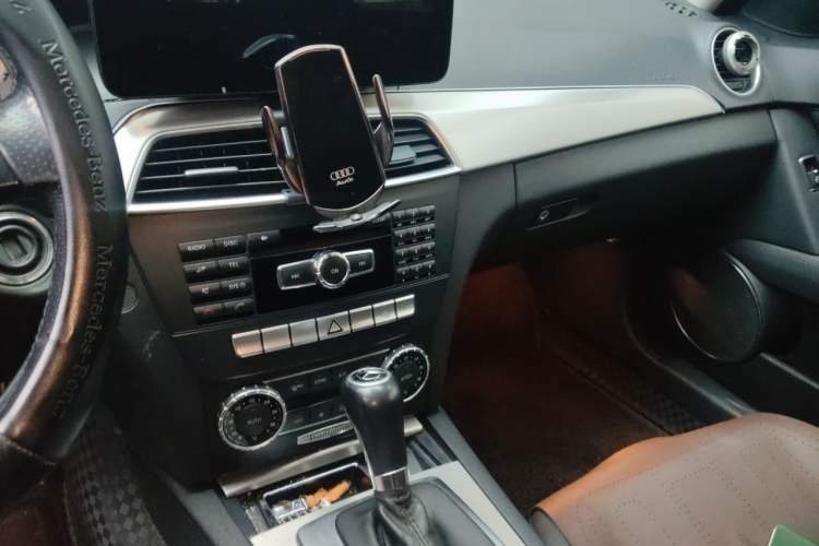 Used Mercedes-Benz C-Class 2011 C 200 Fashion Travel Edition Audio And AC Panel