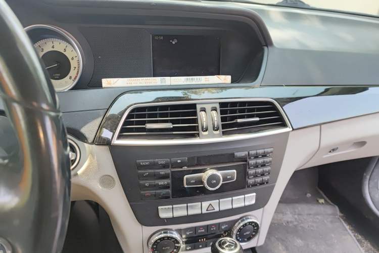 Used Mercedes-Benz C-Class 2011 C 200 CGI Fashion Model Audio And AC Panel