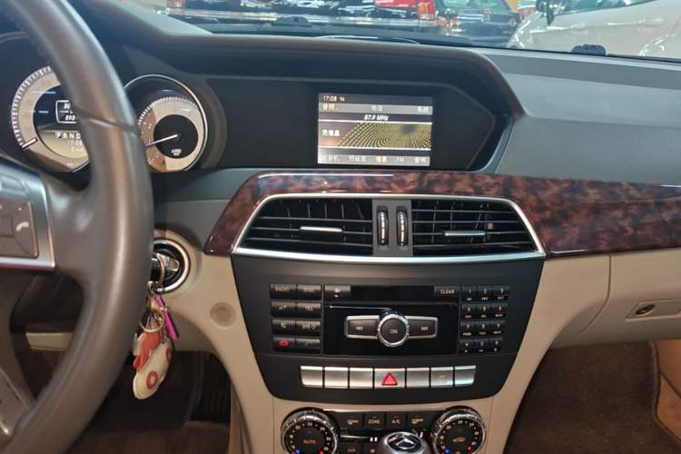 Used Mercedes-Benz C-Class 2011 C 200 CGI Elegant Model Audio And AC Panel
