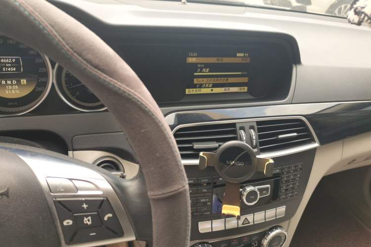 Used Mercedes-Benz C-Class 2011 C 180K Classic model Audio And AC Panel