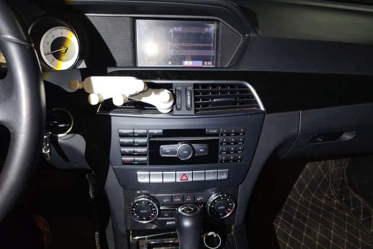 Used Mercedes-Benz C-Class 2011 C 200 CGI Fashion Model Audio And AC Panel