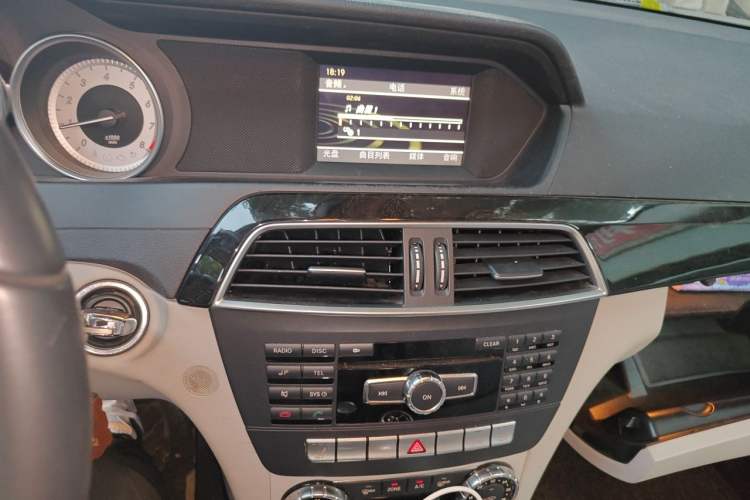 Used Mercedes-Benz C-Class 2011 C 200 CGI Fashion Model Audio And AC Panel