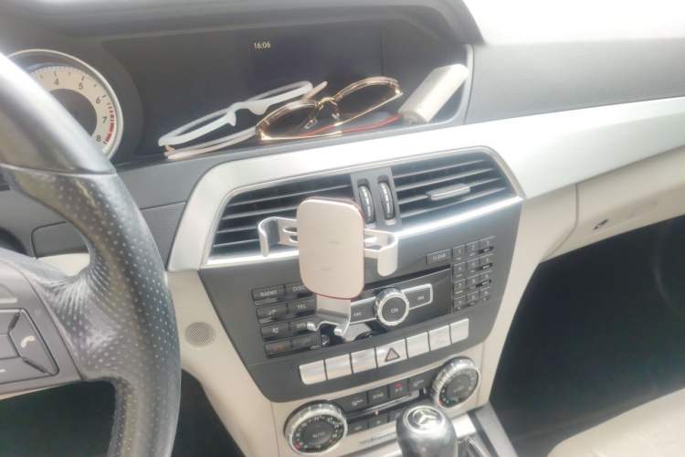 Used Mercedes-Benz C-Class 2011 C 200 Fashion Travel Edition Audio And AC Panel