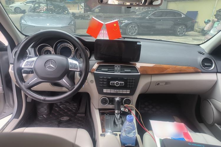 Used Mercedes-Benz C-Class 2011 C 200 CGI Elegant Model Center Console
