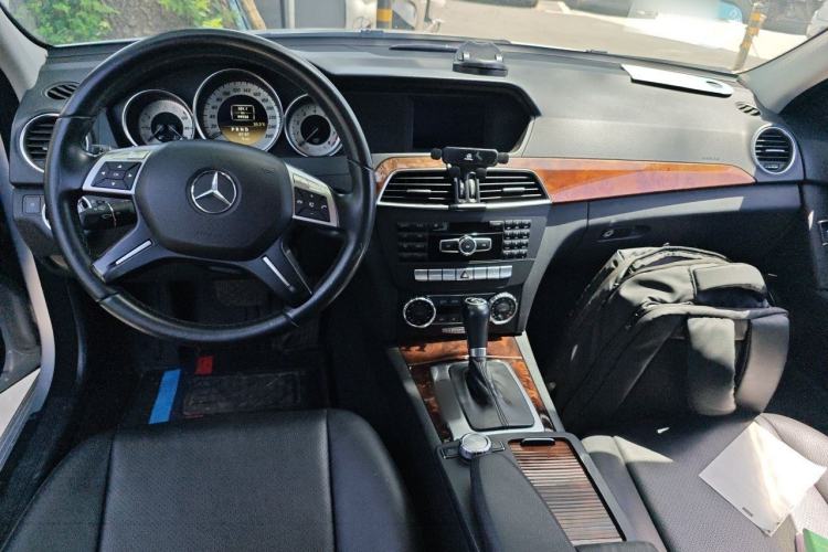 Used Mercedes-Benz C-Class 2011 C 200 CGI Elegant Model Center Console