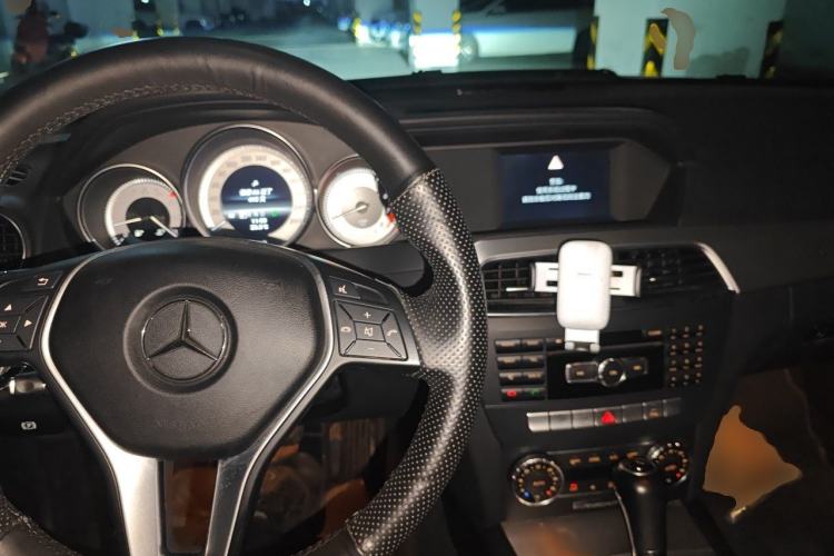 Used Mercedes-Benz C-Class 2011 C 200 Fashion Travel Edition Center Console