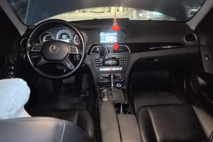 Used Mercedes-Benz C-Class 2011 C 180K Classic model Center Console