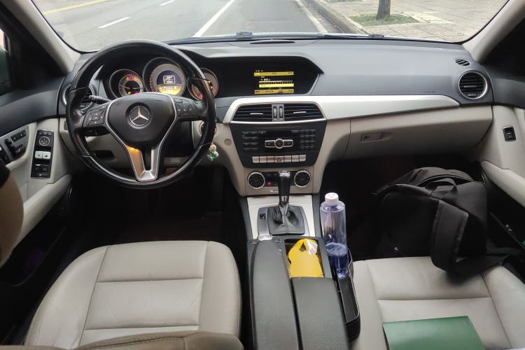 Used Mercedes-Benz C-Class 2011 C 200 Fashion Travel Edition Center Console