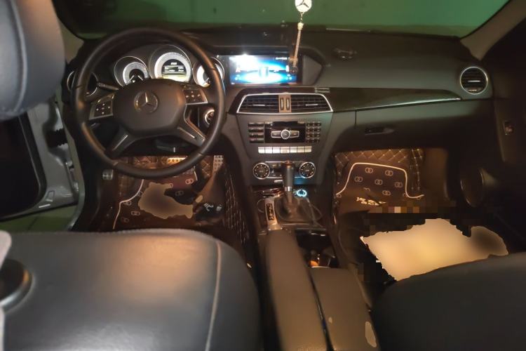 Used Mercedes-Benz C-Class 2011 C 200 CGI Fashion Model Center Console