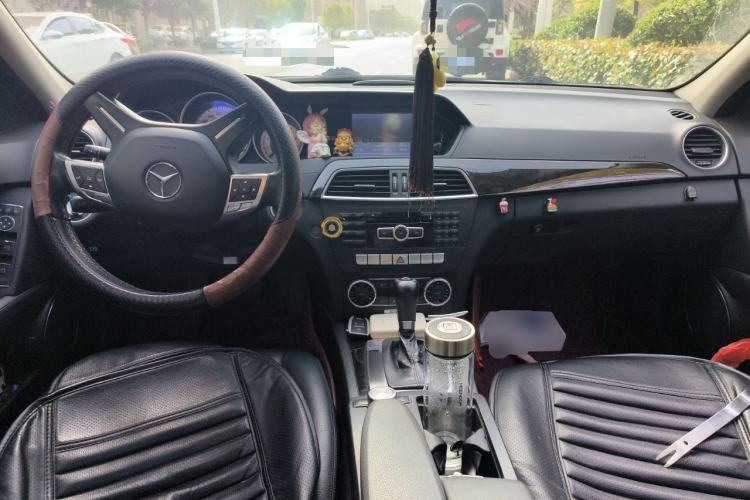 Used Mercedes-Benz C-Class 2011 C 200 CGI Fashion Model Center Console