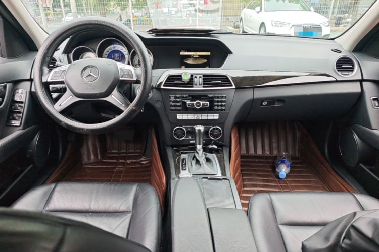 Used Mercedes-Benz C-Class 2011 C 200 CGI Elegant Model Center Console