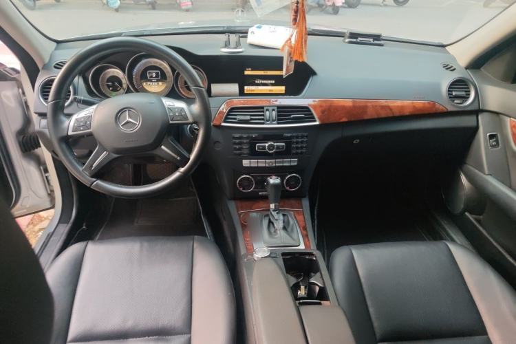Used Mercedes-Benz C-Class 2011 C 200 CGI Elegant Model Center Console