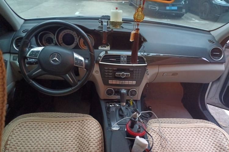 Used Mercedes-Benz C-Class 2011 C 200 CGI Fashion Model Center Console