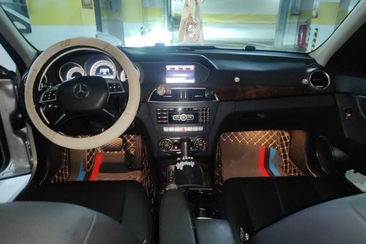 Used Mercedes-Benz C-Class 2011 C 260 CGI Fashion Model Center Console