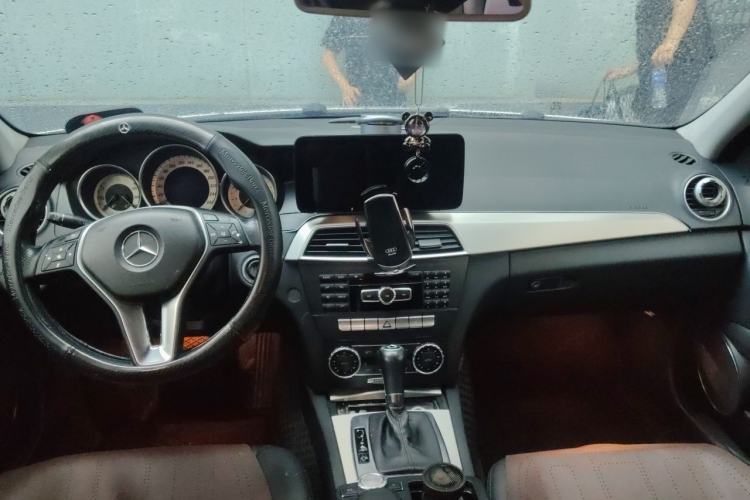 Used Mercedes-Benz C-Class 2011 C 200 Fashion Travel Edition Center Console