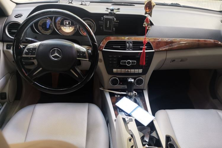 Used Mercedes-Benz C-Class 2011 C 200 CGI Elegant Model Center Console