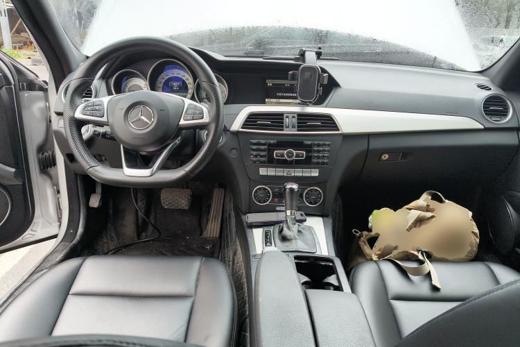 Used Mercedes-Benz C-Class 2011 C 200 Fashion Travel Edition Center Console