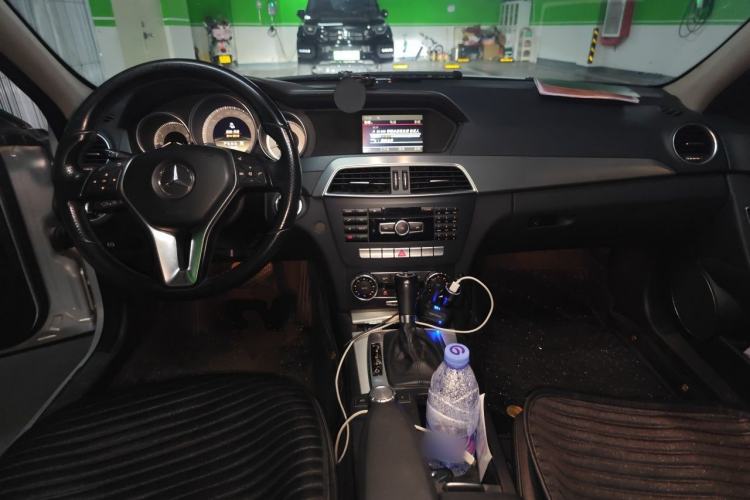 Used Mercedes-Benz C-Class 2011 C 200 Fashion Travel Edition Center Console
