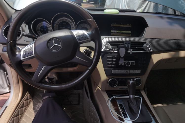 Used Mercedes-Benz C-Class 2011 C 200 CGI Elegant Model Center Console