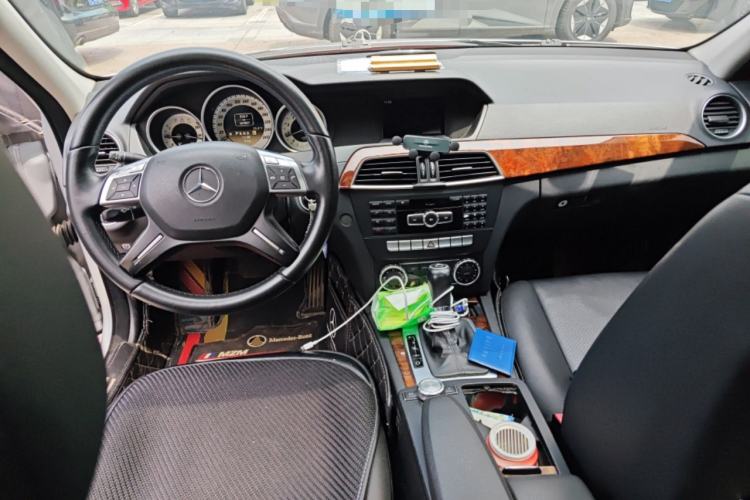 Used Mercedes-Benz C-Class 2011 C 200 CGI Elegant Model Center Console