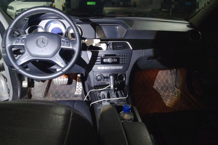 Used Mercedes-Benz C-Class 2011 C 200 CGI Fashion Model Center Console