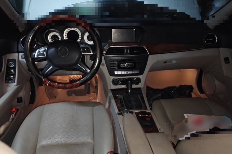 Used Mercedes-Benz C-Class 2011 C 200 CGI Elegant Model Center Console