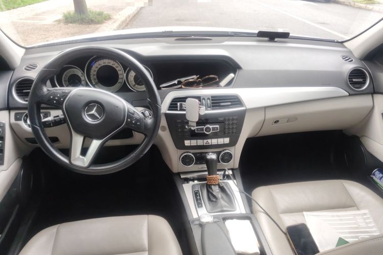 Used Mercedes-Benz C-Class 2011 C 200 Fashion Travel Edition Center Console