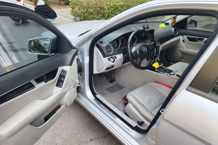 Used Mercedes-Benz C-Class 2011 C 180K Classic model Driver Seat