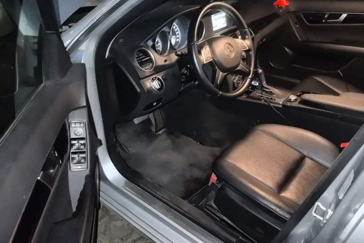Used Mercedes-Benz C-Class 2011 C 180K Classic model Driver Seat
